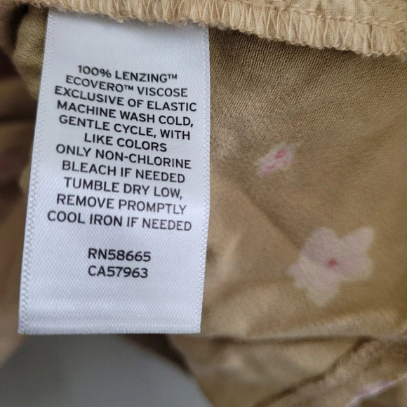 NWT BP. Women's Crop Blouse Top Size 3X Beige Floral 100% Viscose Short Sleeves - Picture 8 of 9